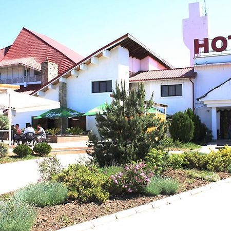 Hotel Magura Verde Bacău Exteriör bild