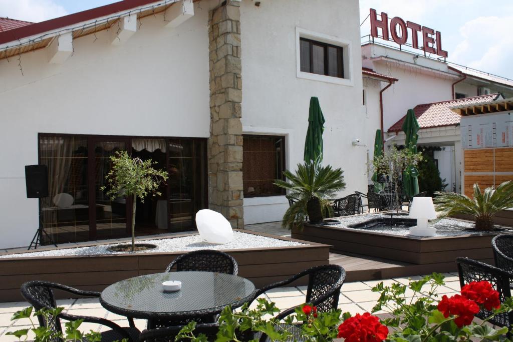 Hotel Magura Verde Bacău Exteriör bild