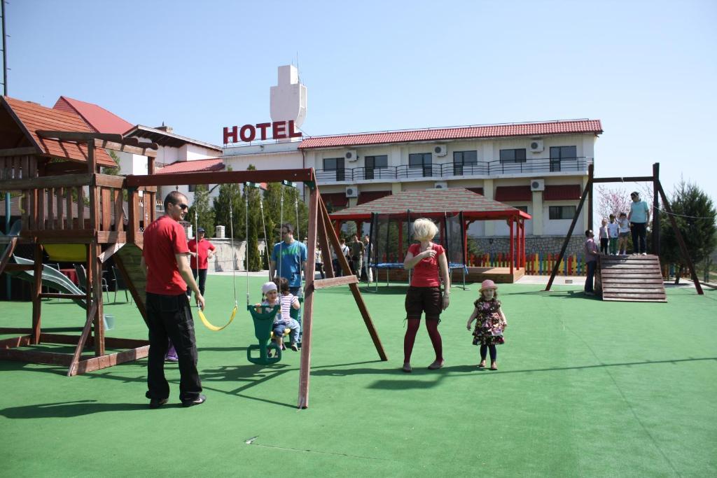 Hotel Magura Verde Bacău Exteriör bild