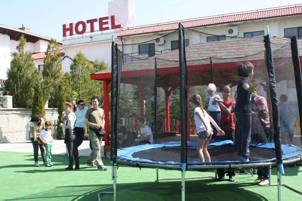 Hotel Magura Verde Bacău Exteriör bild